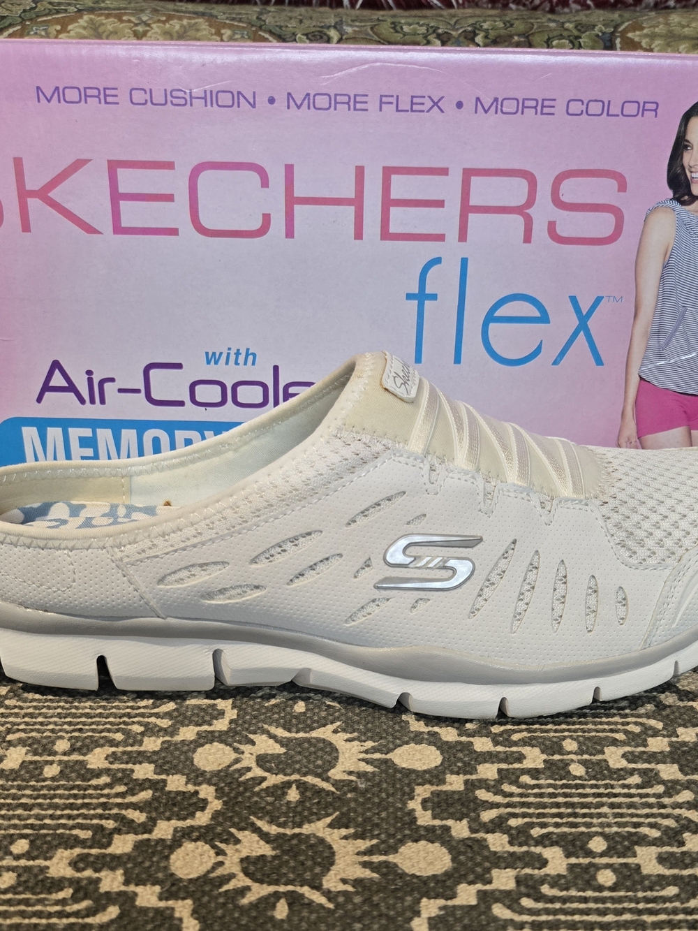Skechers Flex Women's Size 10 White Slip-On Air Cooled Memory Foam Sneaker